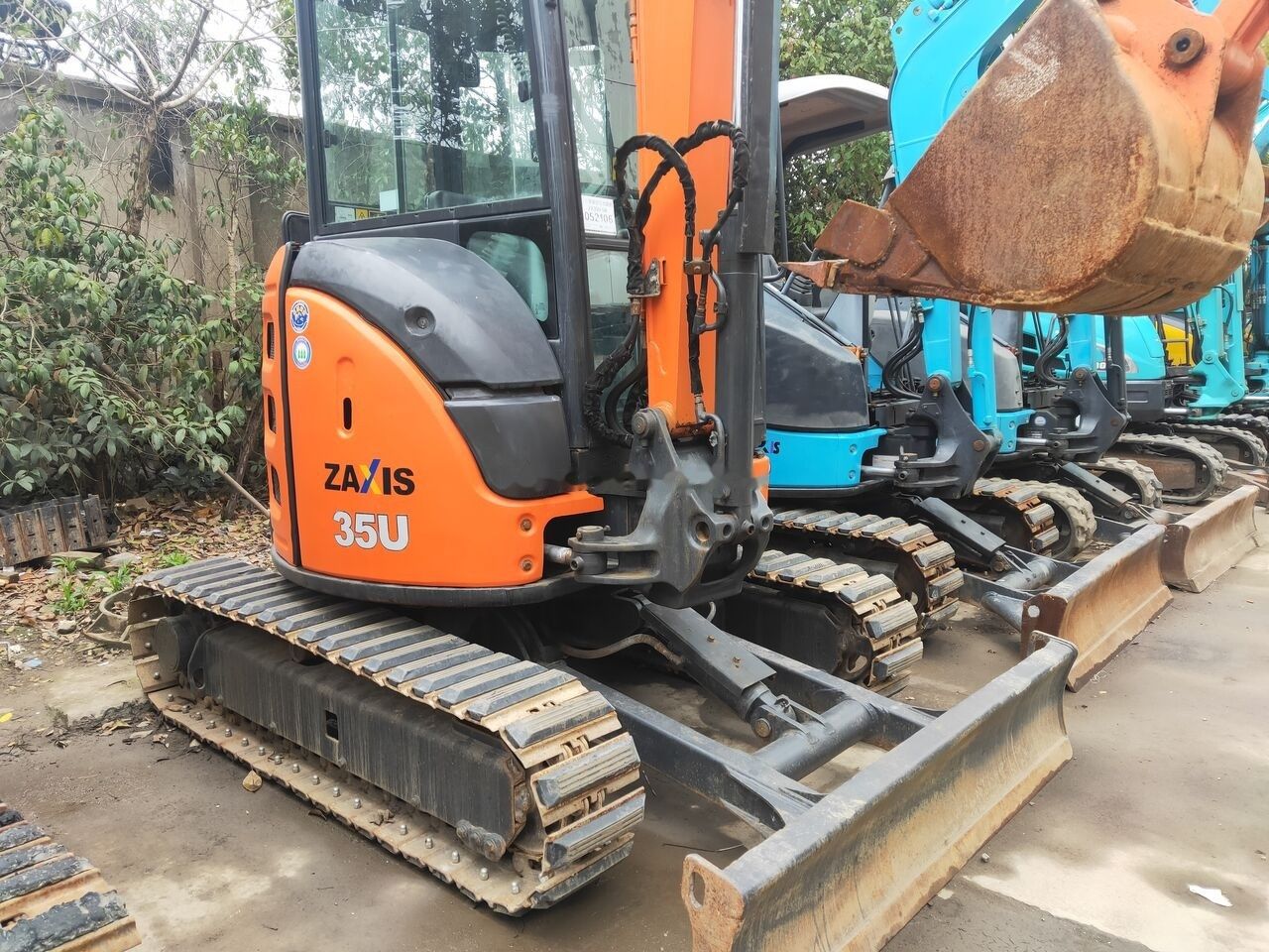 Hitachi Zaxis 35U mini excavator, front three-quarter view Hitachi Zaxis 35U mini excavator, front three-quarter view