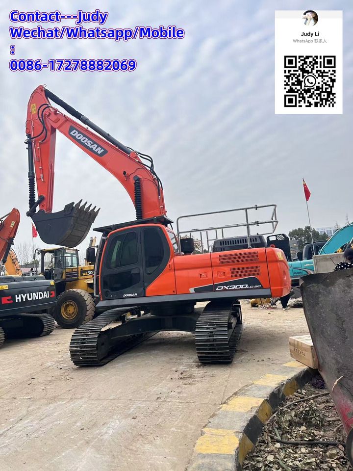 2021 Doosan DX300LC-9C crawler excavator, side view 2021 Doosan DX300LC-9C crawler excavator, side view