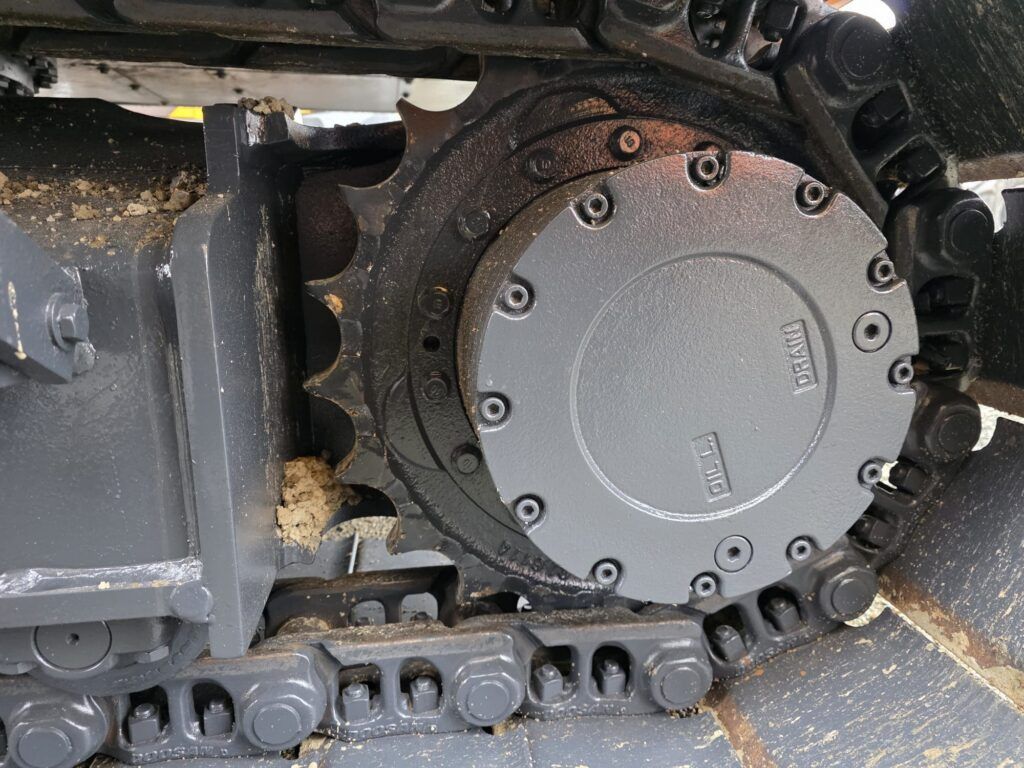 2022 Doosan DX140LC-7 crawler excavator final drive and track detail 2022 Doosan DX140LC-7 crawler excavator final drive and track detail