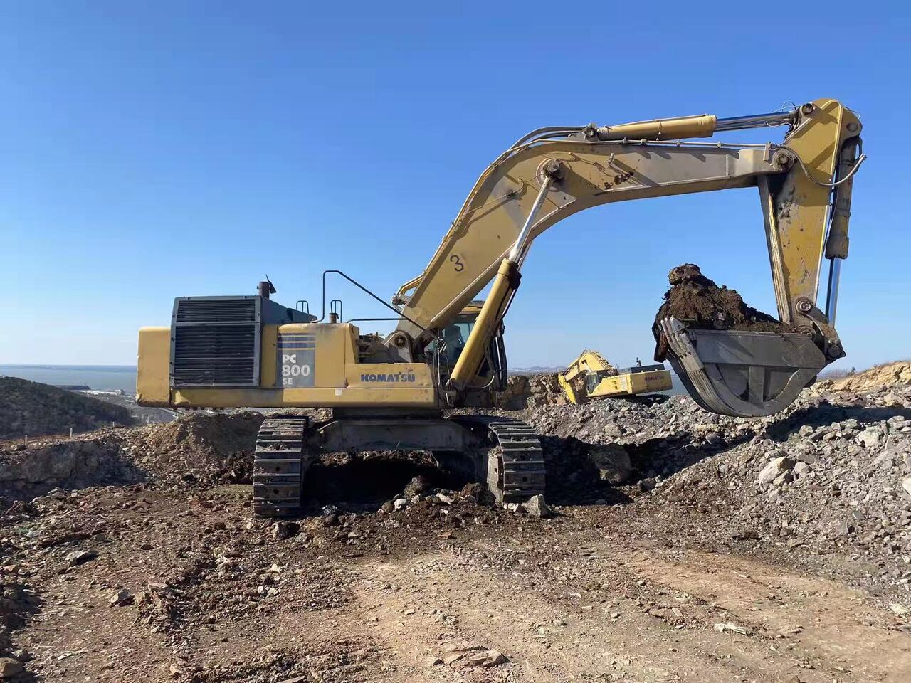 2011 Komatsu PC800SE-7 crawler excavator, side view 2011 Komatsu PC800SE-7 crawler excavator, side view