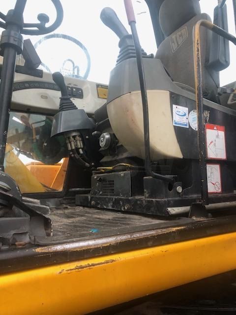 2001 JCB JS130W wheel excavator interior view 2001 JCB JS130W wheel excavator interior view