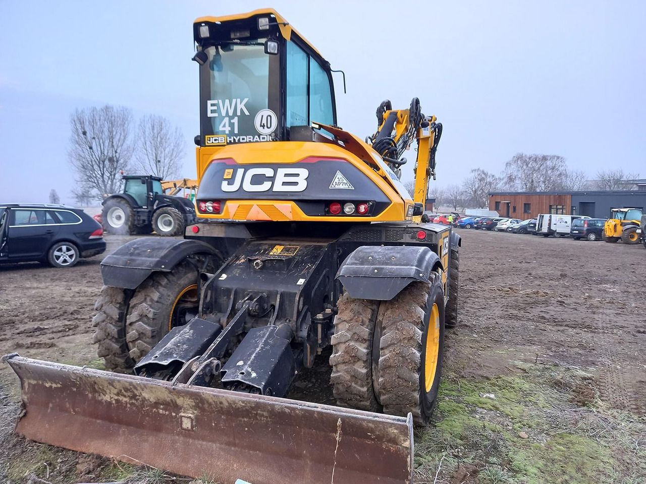 2017 JCB Hydradig wheel excavator rear view 2017 JCB Hydradig wheel excavator rear view