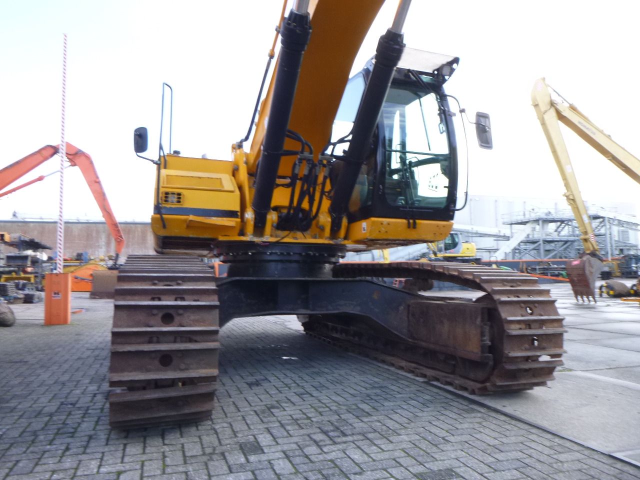2010 JCB JS460LC crawler excavator, low-angle front view 2010 JCB JS460LC crawler excavator, low-angle front view