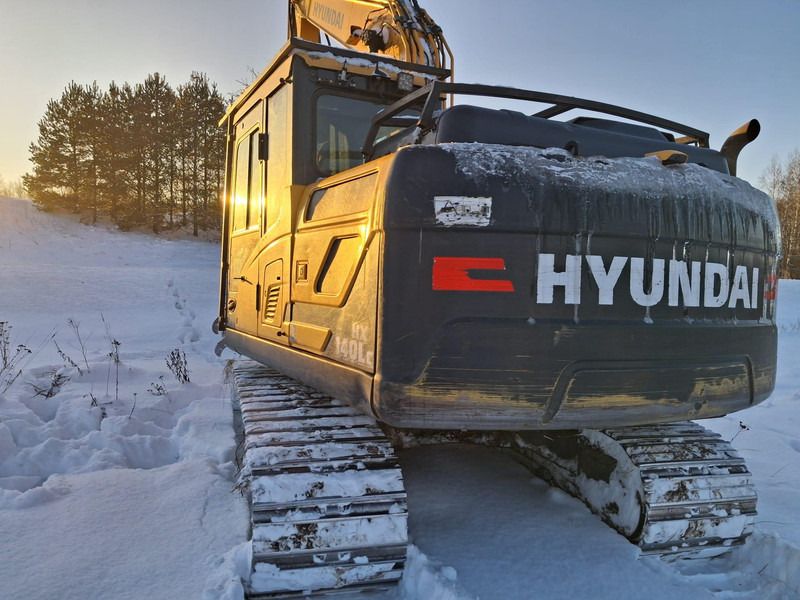 2019 Hyundai HX140LC crawler excavator rear view