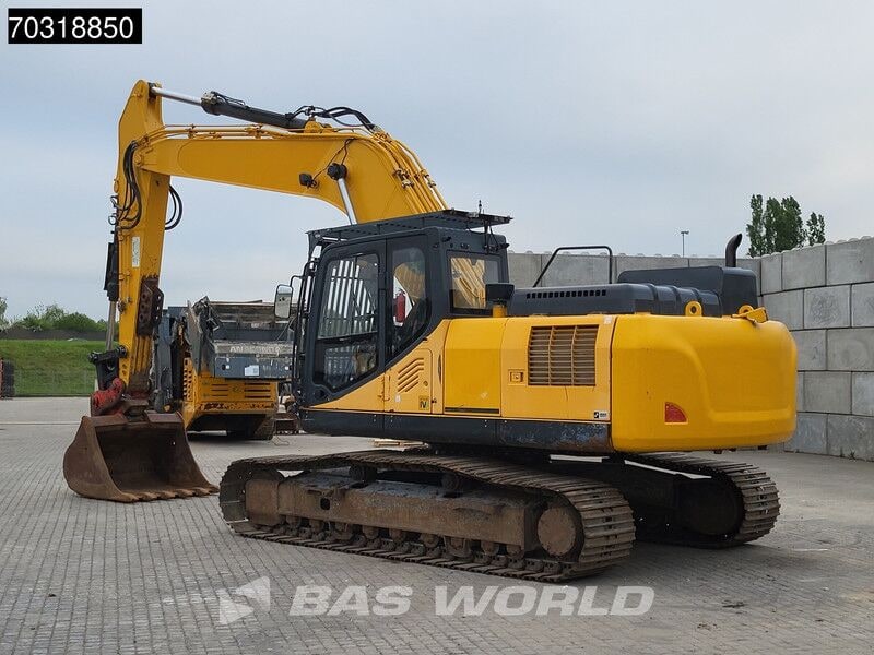 2022 LiuGong 928 E-DM crawler excavator, side view 2022 LiuGong 928 E-DM crawler excavator, side view