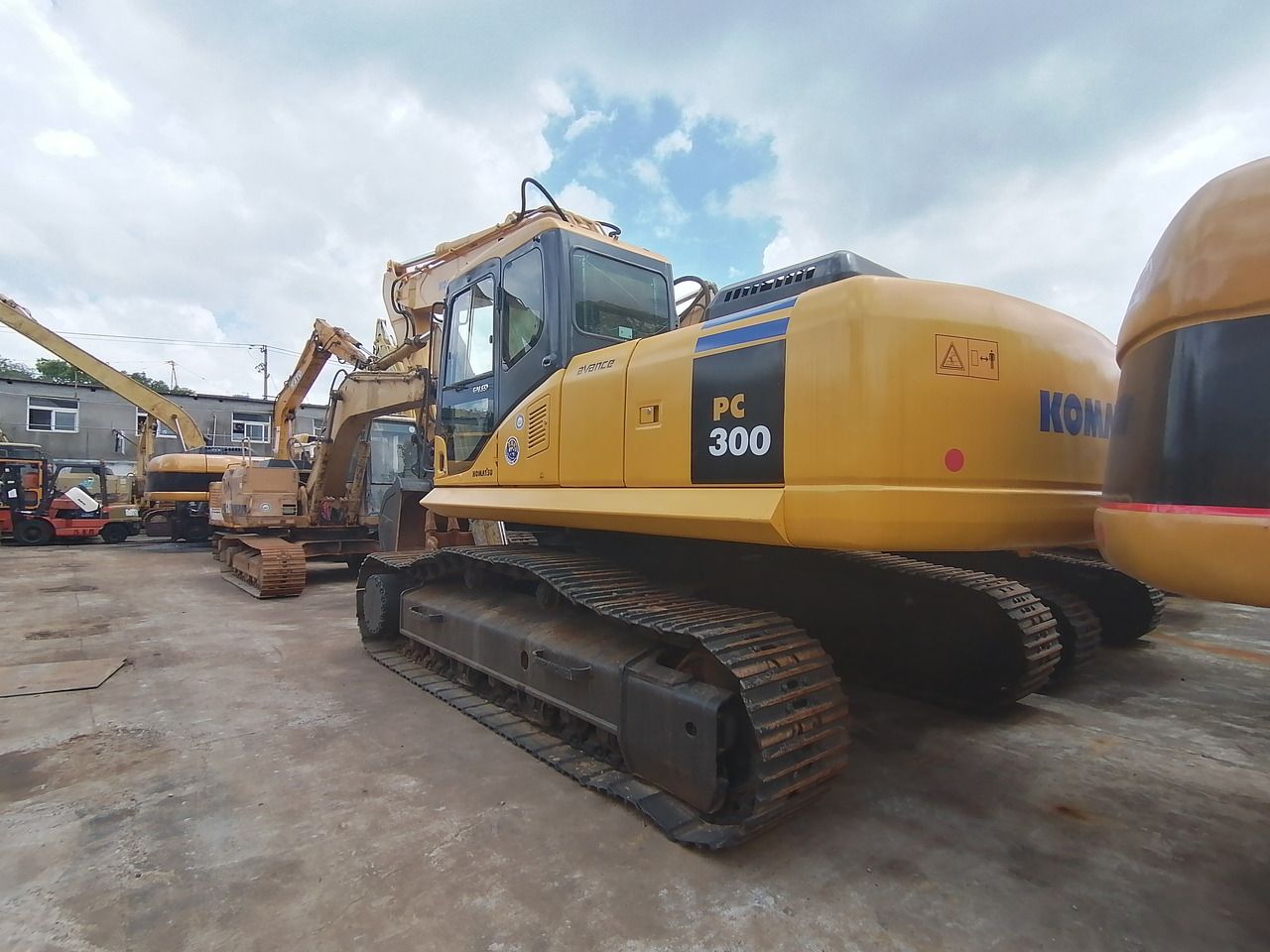 2022 Komatsu PC300-7 crawler excavator, rear three-quarter view 2022 Komatsu PC300-7 crawler excavator, rear three-quarter view