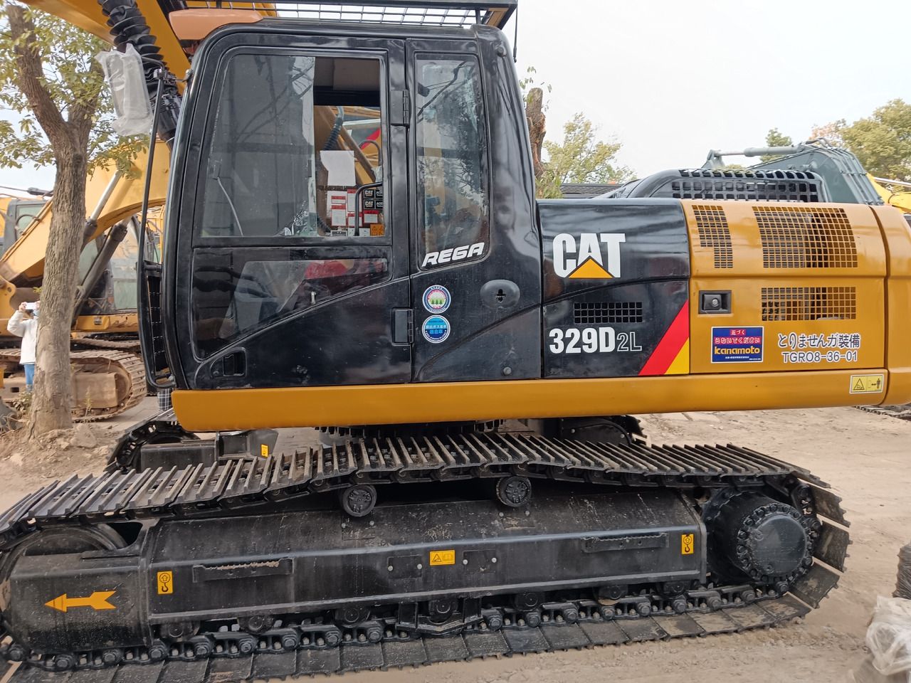 2024 Caterpillar 329D2L crawler excavator side view 2024 Caterpillar 329D2L crawler excavator side view