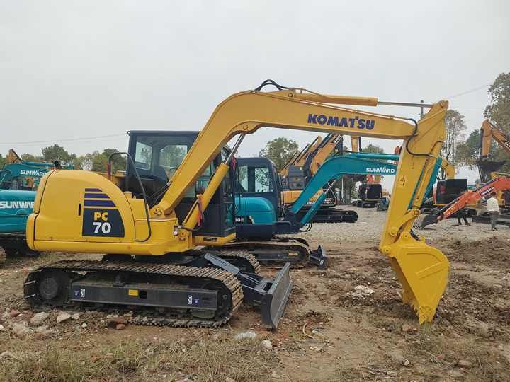 2024 Komatsu PC70-8 crawler excavator, side view 2024 Komatsu PC70-8 crawler excavator, side view