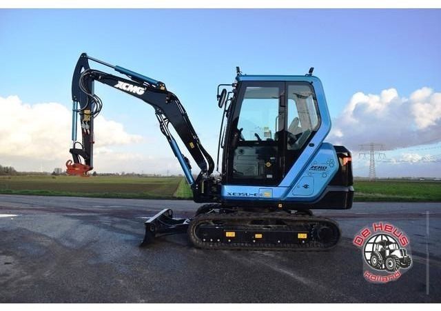 XCMG XE35U-EV mini excavator, side view XCMG XE35U-EV mini excavator, side view