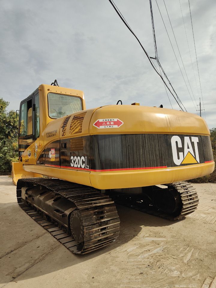 Caterpillar 320CL crawler excavator, rear three-quarter view Caterpillar 320CL crawler excavator, rear three-quarter view
