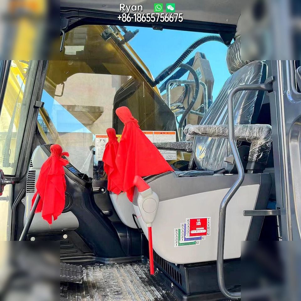 2014 Komatsu PC210-8N1 crawler excavator interior view 2014 Komatsu PC210-8N1 crawler excavator interior view