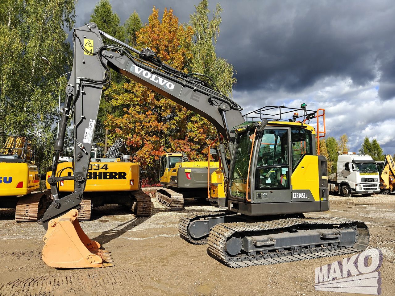 2018 Volvo ECR145EL crawler excavator side view 2018 Volvo ECR145EL crawler excavator side view