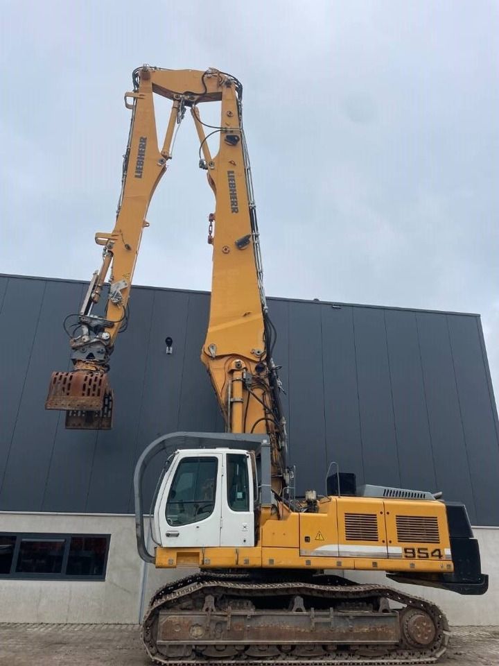 2007 Liebherr R954C HDV demolition excavator side view 2007 Liebherr R954C HDV demolition excavator side view