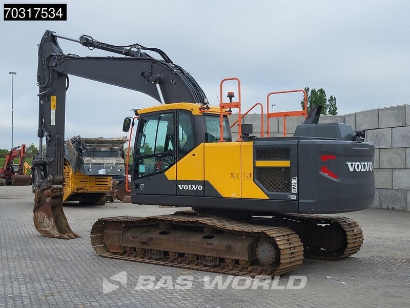 2021 Volvo EC220EL crawler excavator side view 2021 Volvo EC220EL crawler excavator side view