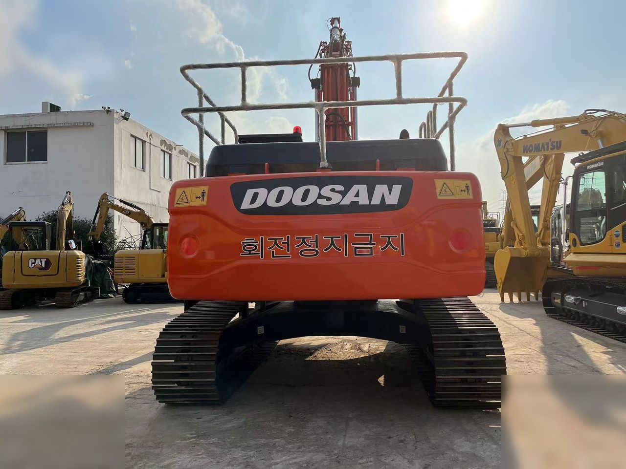 2020 Doosan DX300LC-9C crawler excavator rear view 2020 Doosan DX300LC-9C crawler excavator rear view