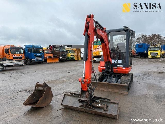 2016 Kubota KX61-3 mini excavator, front view 2016 Kubota KX61-3 mini excavator, front view