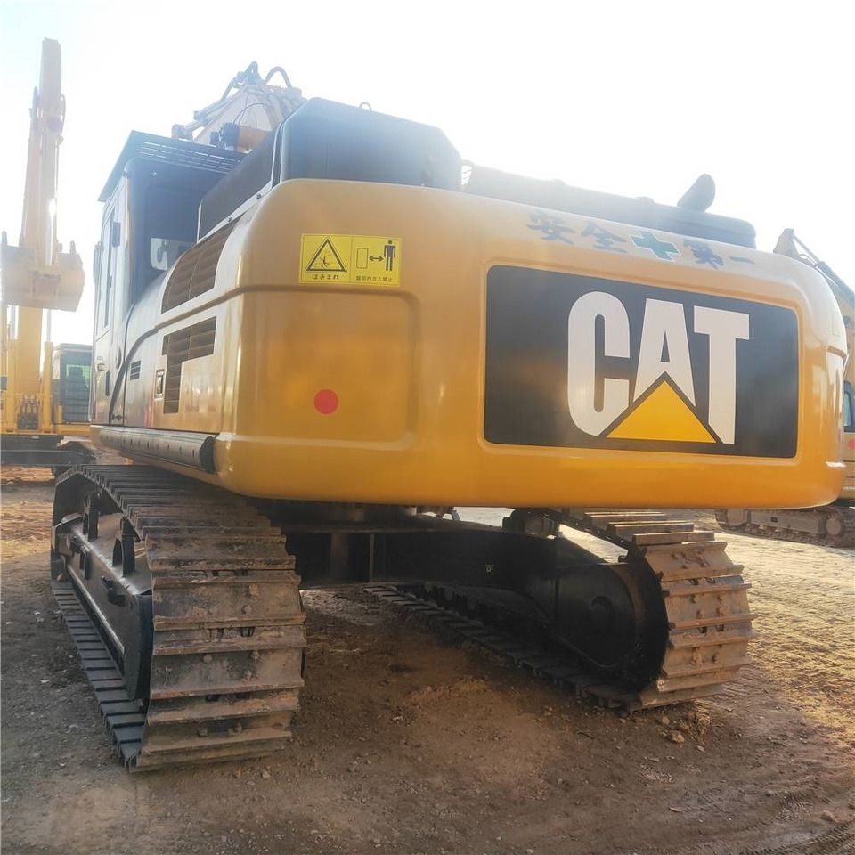 2023 Caterpillar 340D crawler excavator rear view 2023 Caterpillar 340D crawler excavator rear view