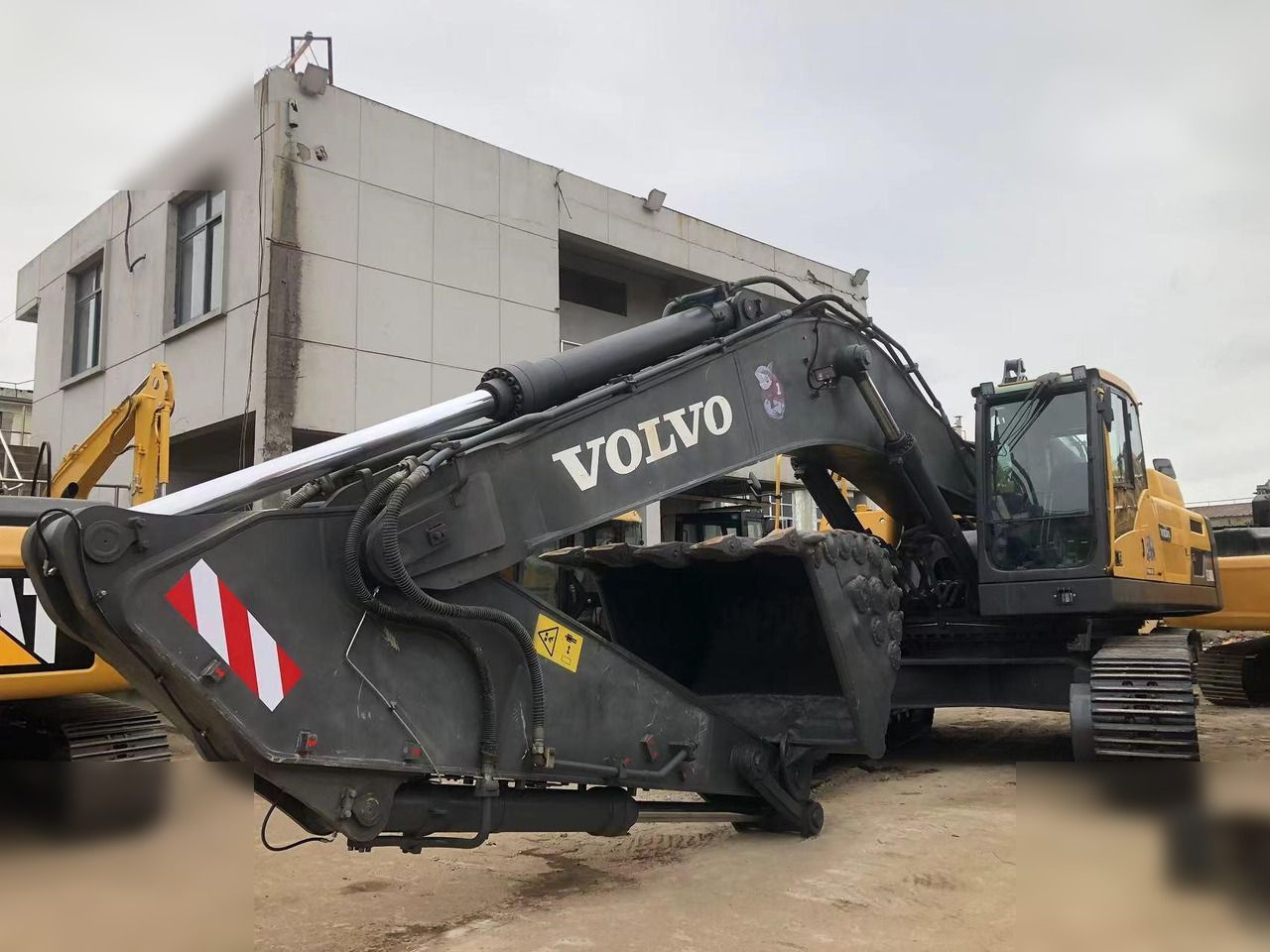 2020 Volvo EC480DL crawler excavator side view 2020 Volvo EC480DL crawler excavator side view