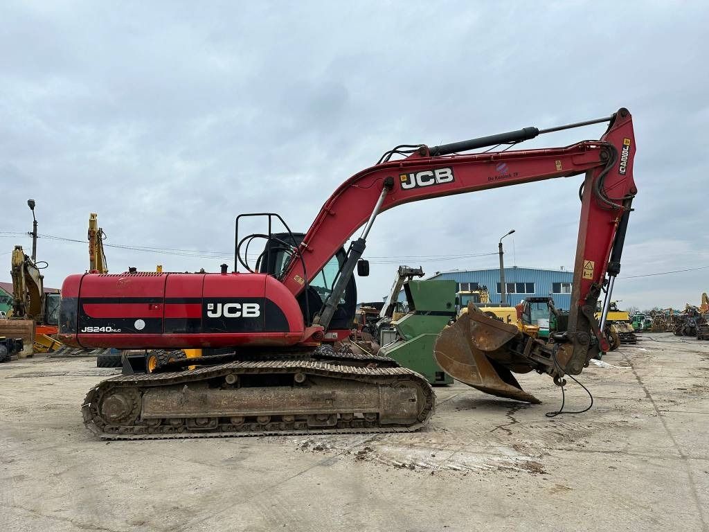 2010 JCB JS240NLC crawler excavator side view 2010 JCB JS240NLC crawler excavator side view