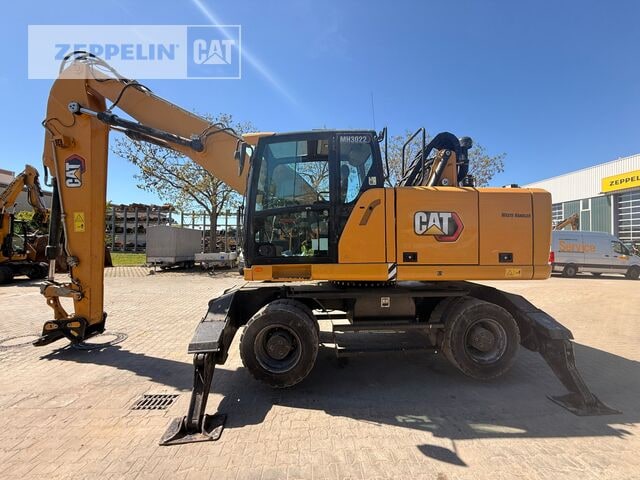 2020 Caterpillar MH3022-06C material handler, side view