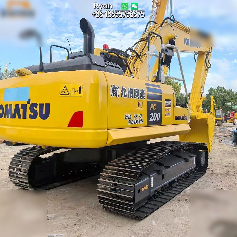 2022 Komatsu PC200-8 Raupenbagger, Ansicht von hinten rechts 2022 Komatsu PC200-8 Raupenbagger, Ansicht von hinten rechts