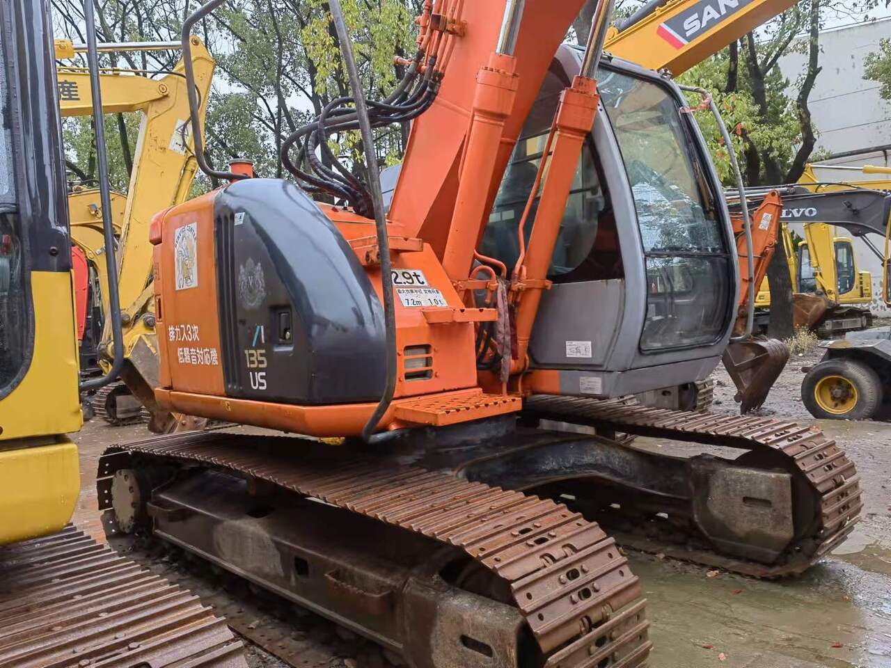 2016 Hitachi ZX135US crawler excavator side view 2016 Hitachi ZX135US crawler excavator side view