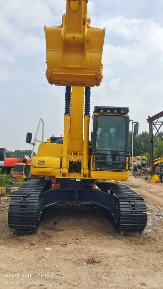 2023 Komatsu PC220-7 crawler excavator, front view 2023 Komatsu PC220-7 crawler excavator, front view