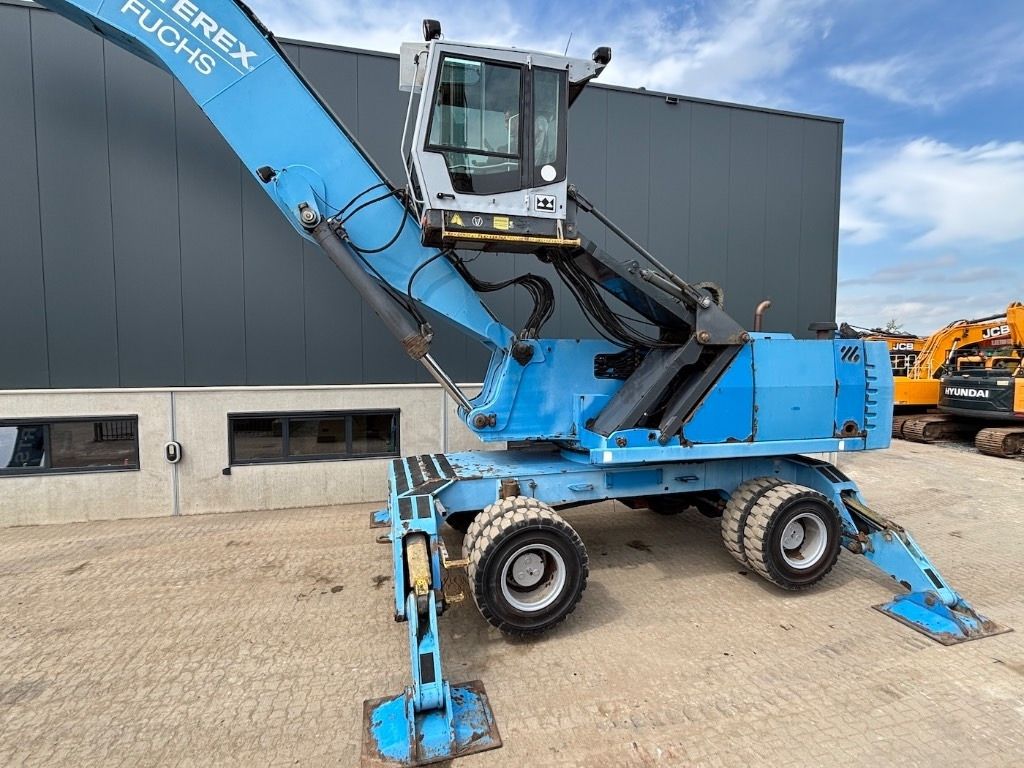 2008 Fuchs MHL380 material handler, side view