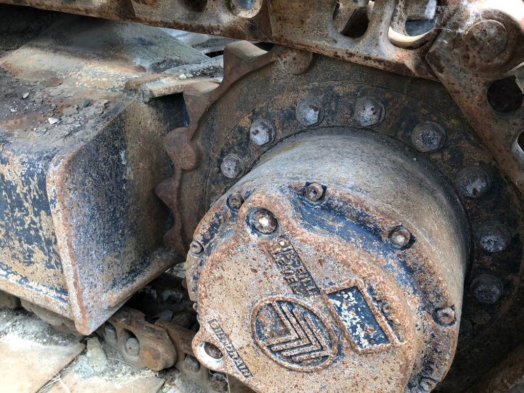 1998 JCB JS103 crawler excavator track drive detail