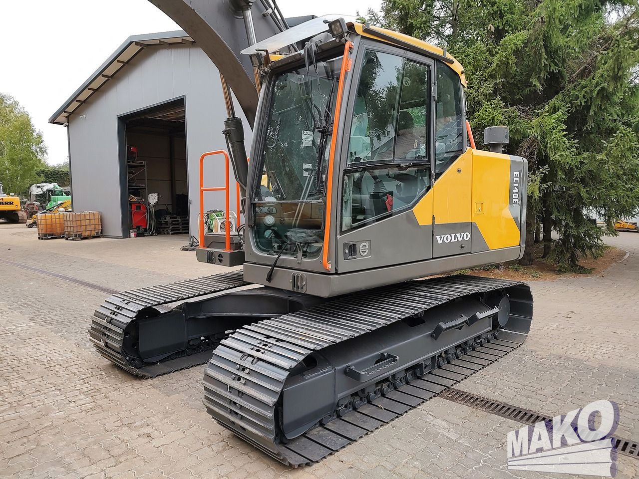 2018 Volvo EC140EL crawler excavator, side view 2018 Volvo EC140EL crawler excavator, side view