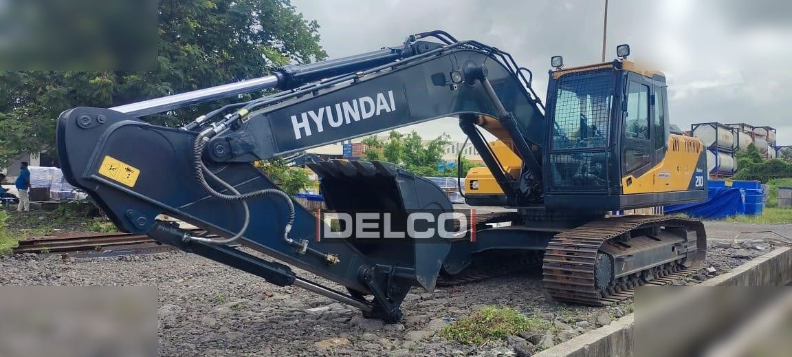 2026 Hyundai R210 crawler excavator, side profile view