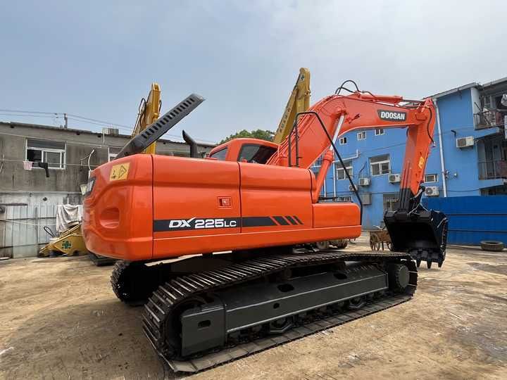 2018 Doosan DX225LC crawler excavator, rear three-quarter view