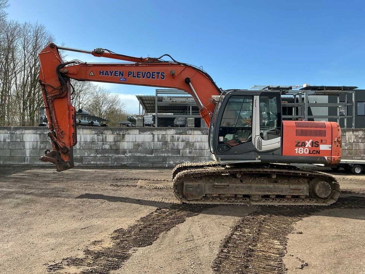 2009 Hitachi Zaxis 180LCN crawler excavator, side view 2009 Hitachi Zaxis 180LCN crawler excavator, side view