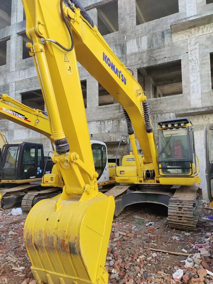 2018 Komatsu PC200-8 Raupenbagger, Front-Dreiviertelansicht