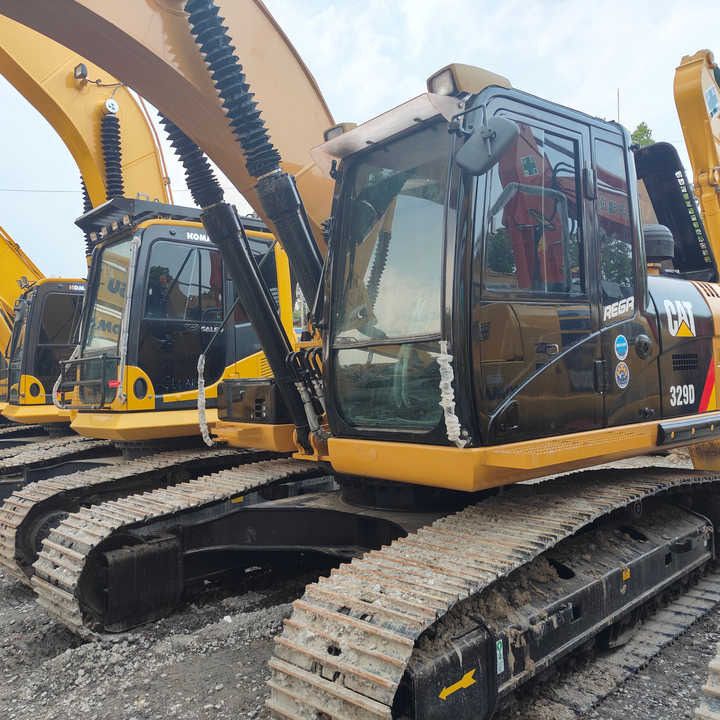 2022 Caterpillar 329D crawler excavator, side view 2022 Caterpillar 329D crawler excavator, side view