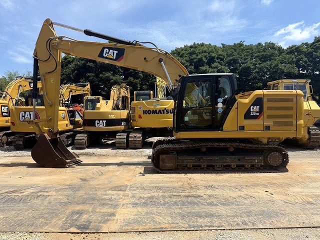 2019 Caterpillar 320GC crawler excavator, side view 2019 Caterpillar 320GC crawler excavator, side view