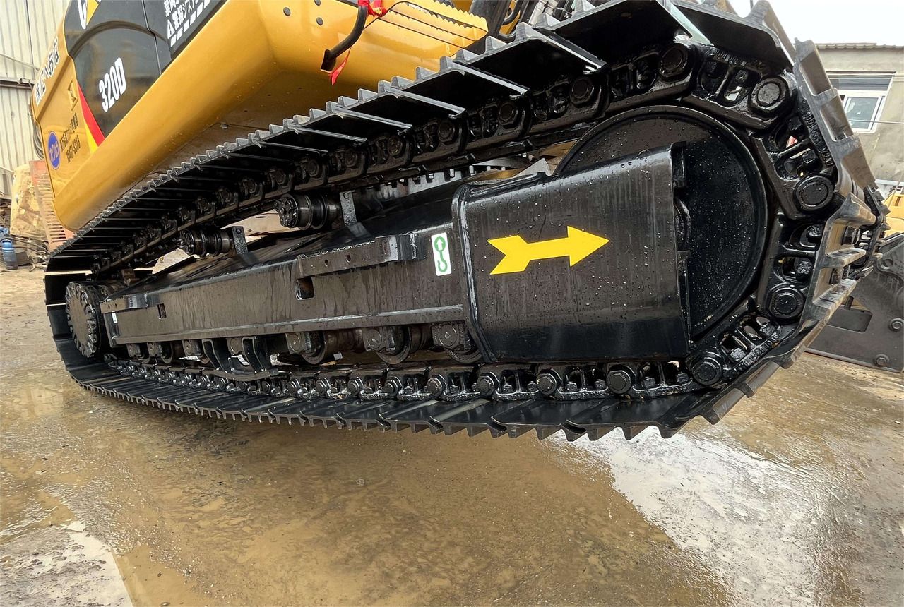 2016 Caterpillar 320D paletli ekskavatör yürüyüş takımı görünümü 2016 Caterpillar 320D paletli ekskavatör yürüyüş takımı görünümü