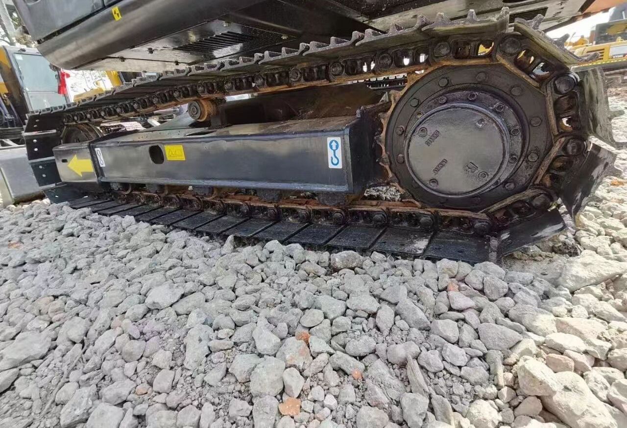 Hitachi ZX70 crawler excavator track assembly detail Hitachi ZX70 crawler excavator track assembly detail