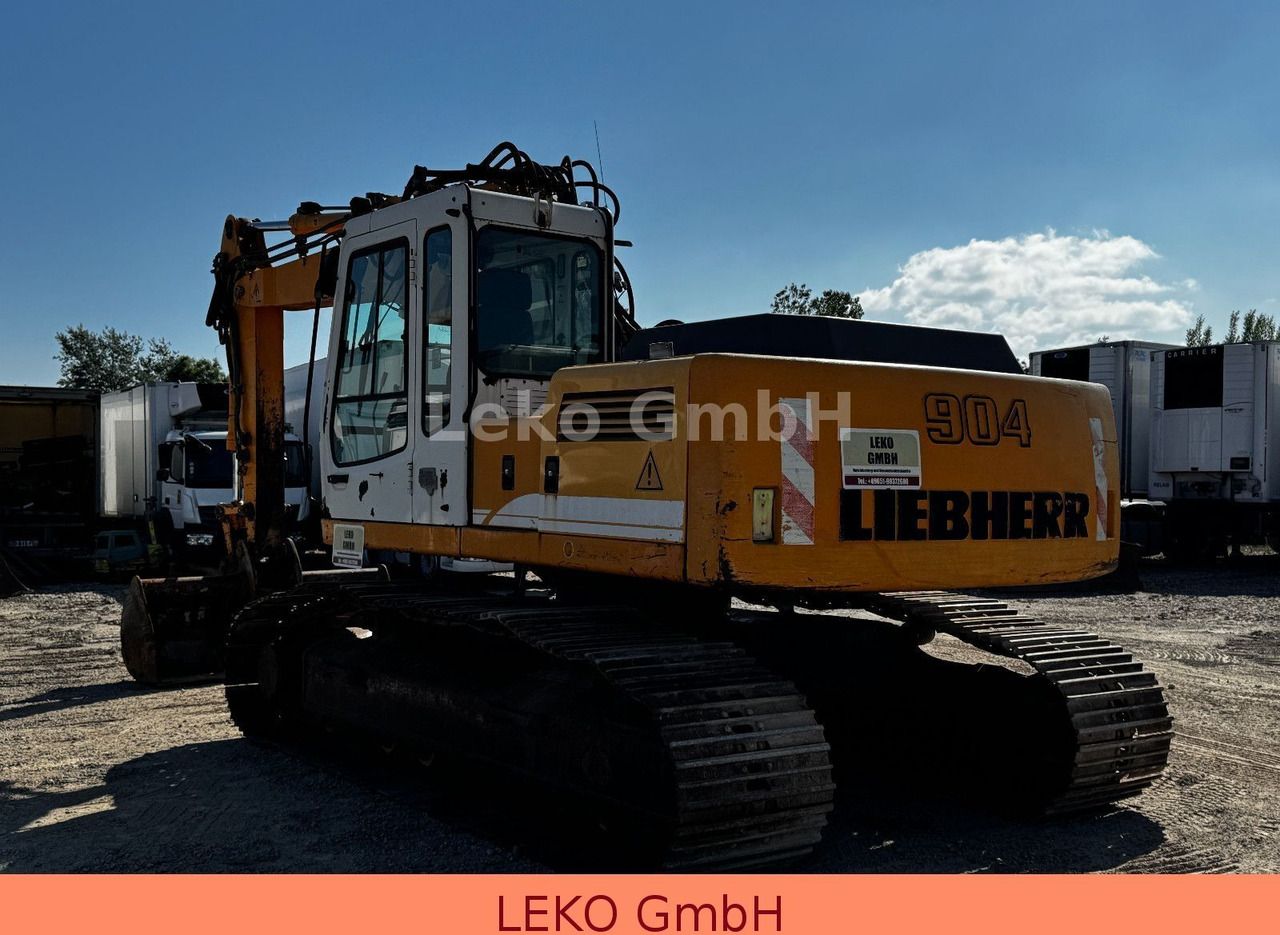 2003 Liebherr R 904 HDSL crawler excavator, rear three-quarter view 2003 Liebherr R 904 HDSL crawler excavator, rear three-quarter view