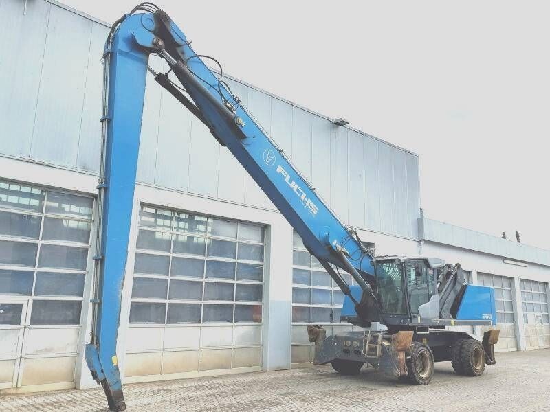 2017 Fuchs MHL360 F material handler, side view 2017 Fuchs MHL360 F material handler, side view