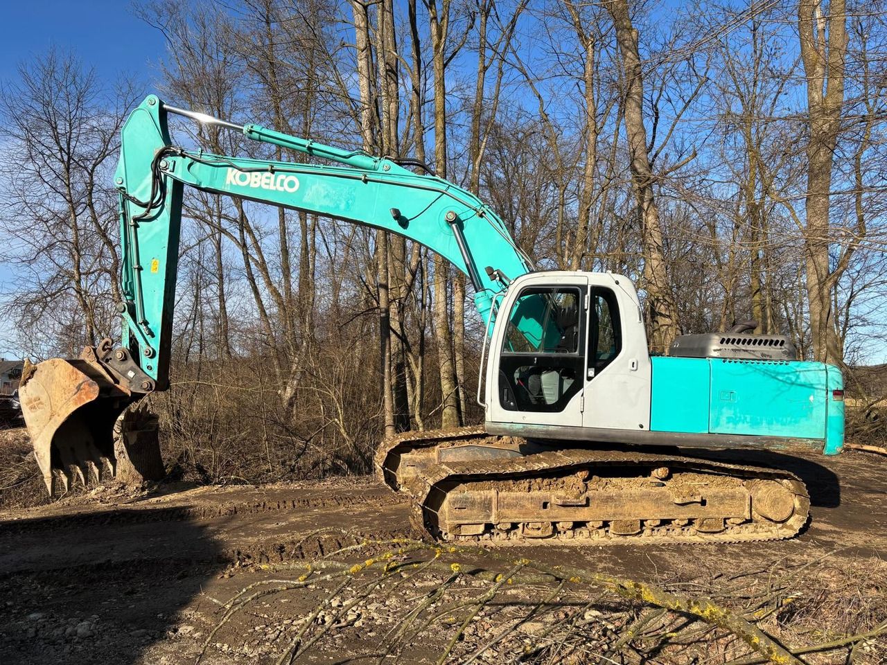 2005 Kobelco SK250 NLC-6ES crawler excavator, side view