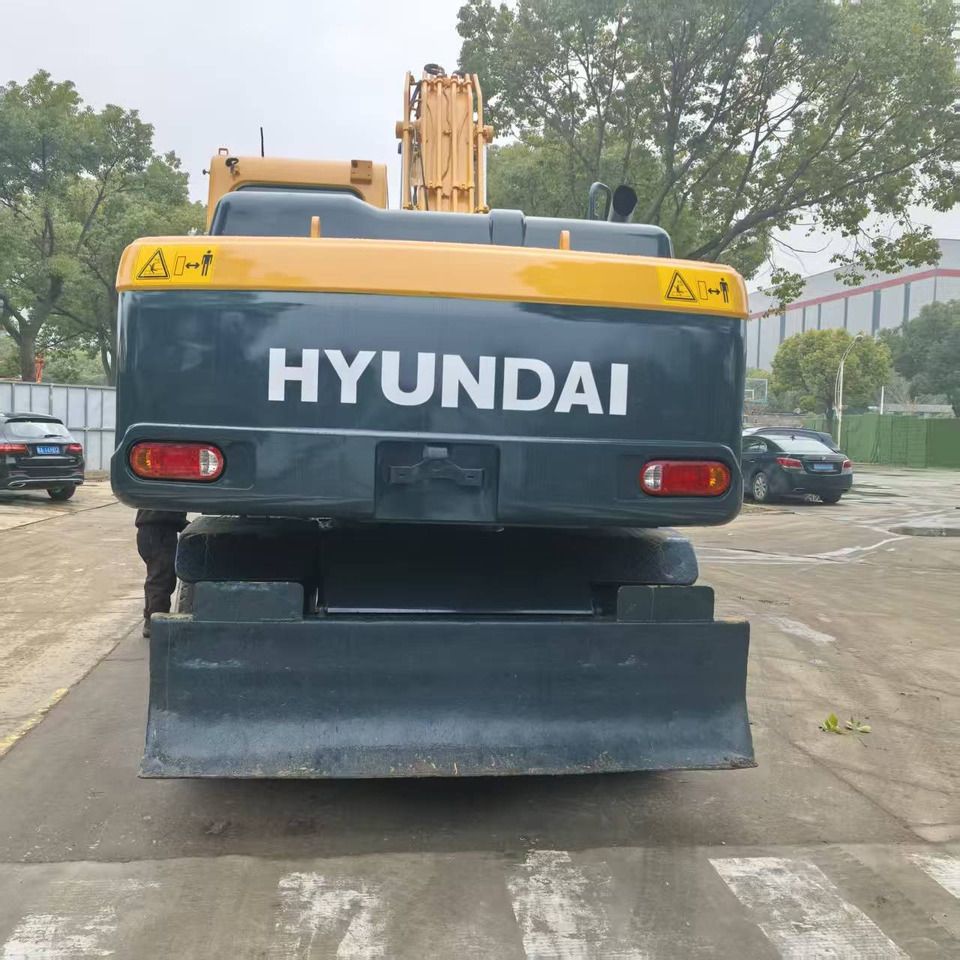 2024 Hyundai R210W-9 wheel excavator rear view 2024 Hyundai R210W-9 wheel excavator rear view