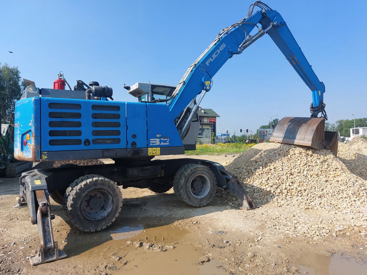 2017 Fuchs MHL320 material handler, side view 2017 Fuchs MHL320 material handler, side view