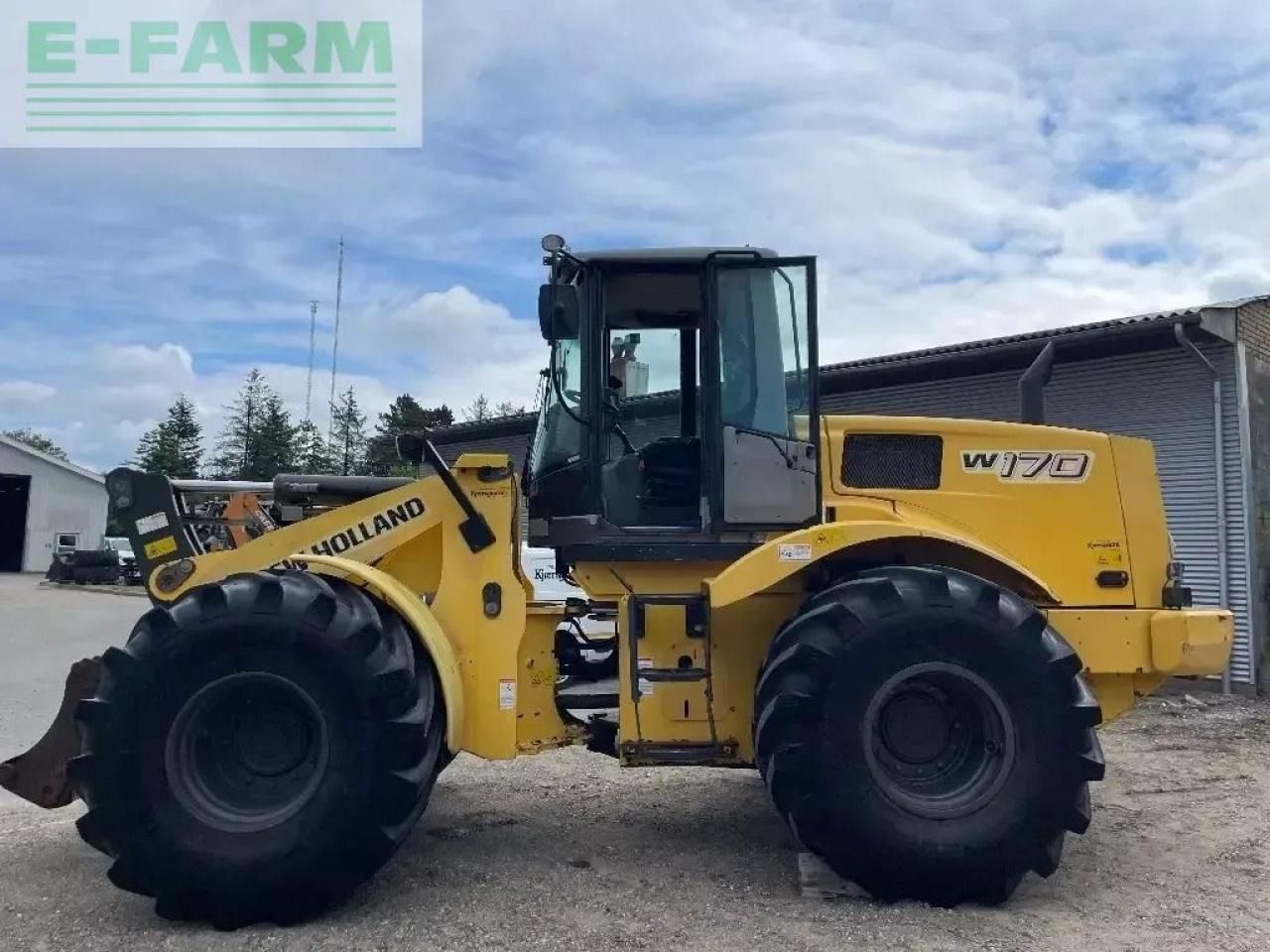 2007 New Holland W170 wheel loader, side view 2007 New Holland W170 wheel loader, side view