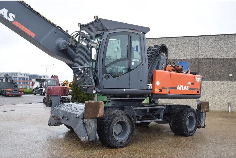 2014 Atlas 350MH wheel excavator side view
