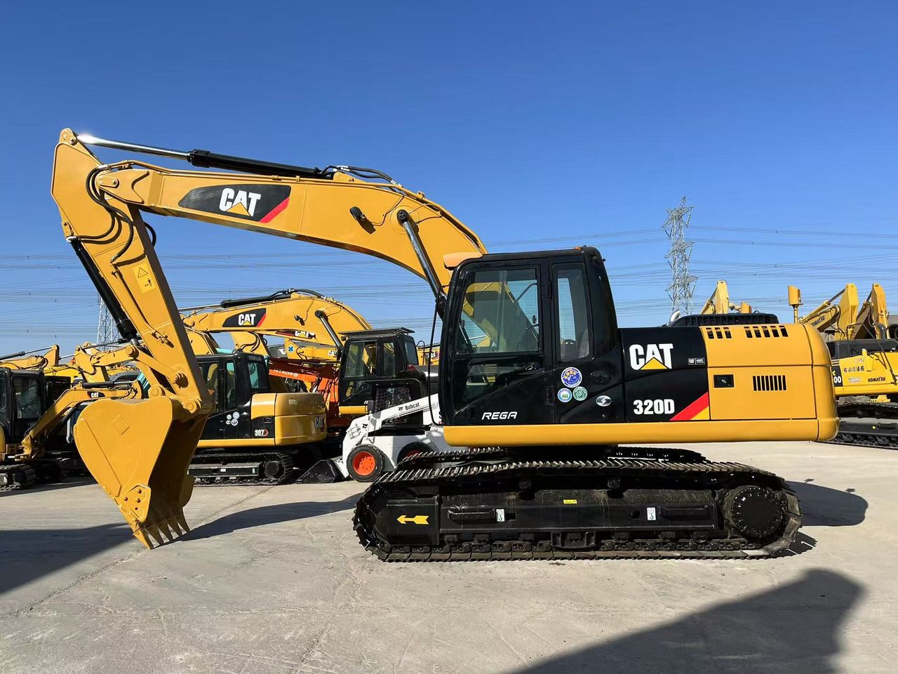 Excavadora de orugas Caterpillar 320D 2023 vista lateral Excavadora de orugas Caterpillar 320D 2023 vista lateral