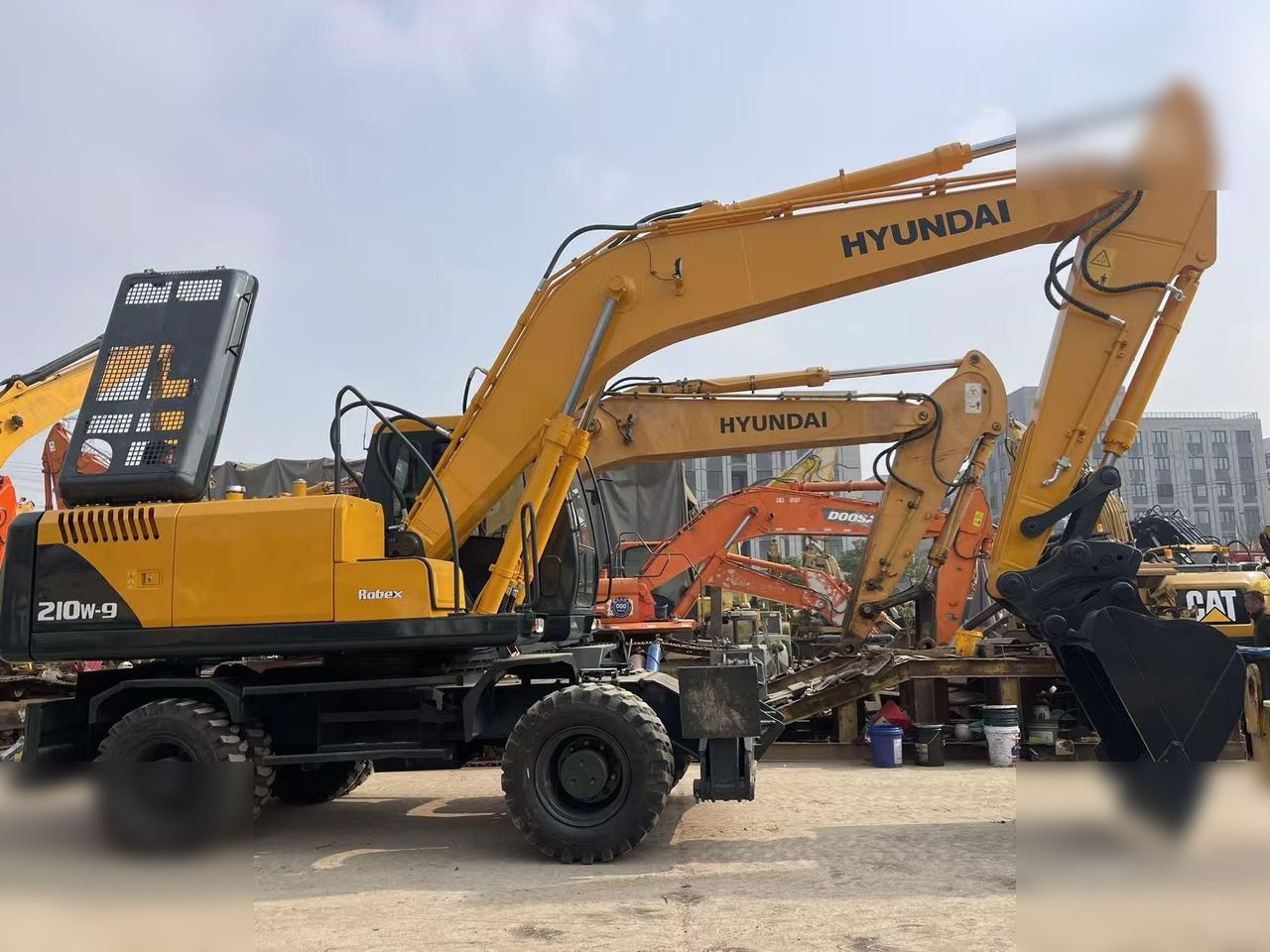 2020 Hyundai R210W-9 wheel excavator side view