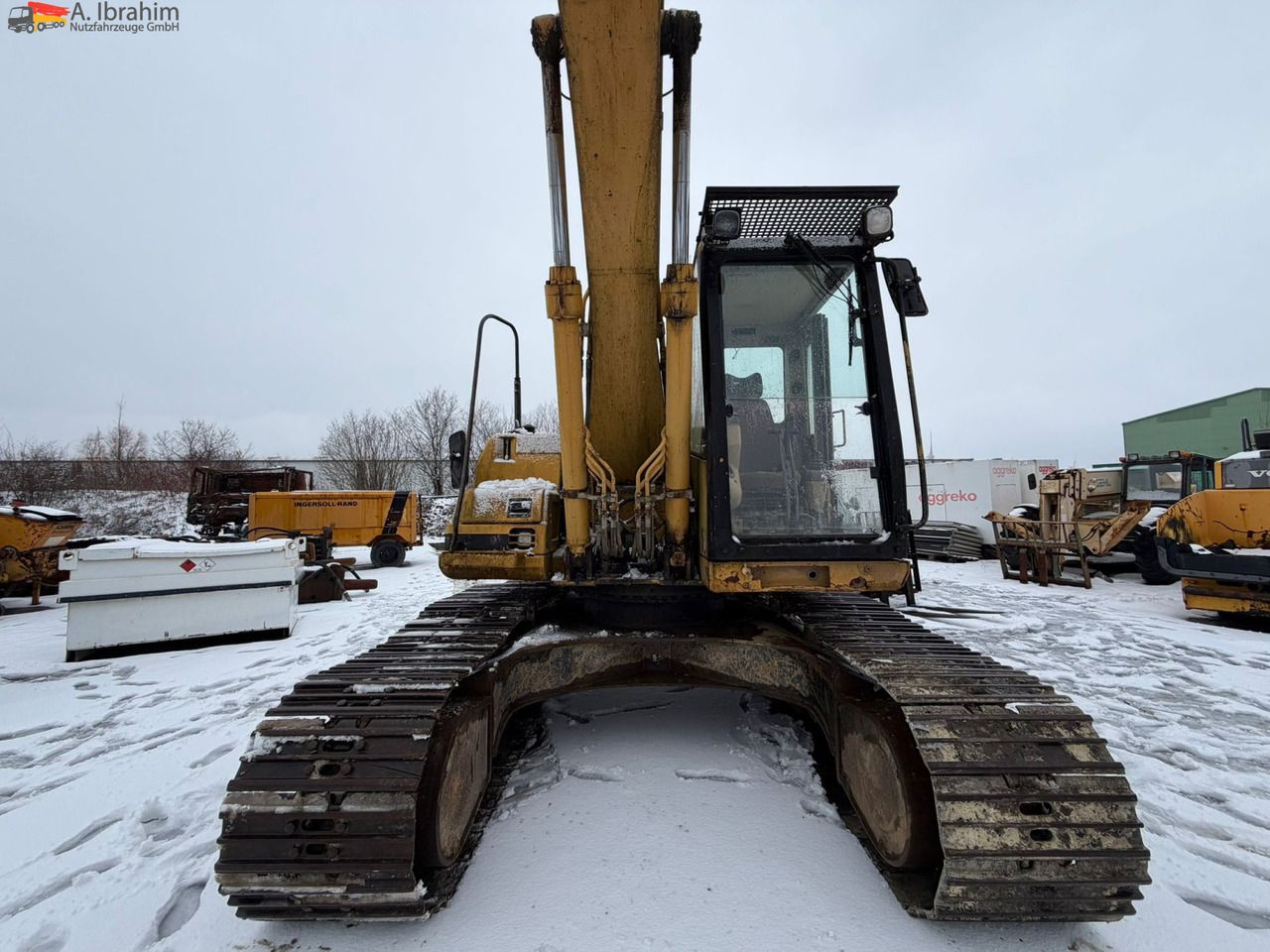 1999 Caterpillar 317BL crawler excavator, front view