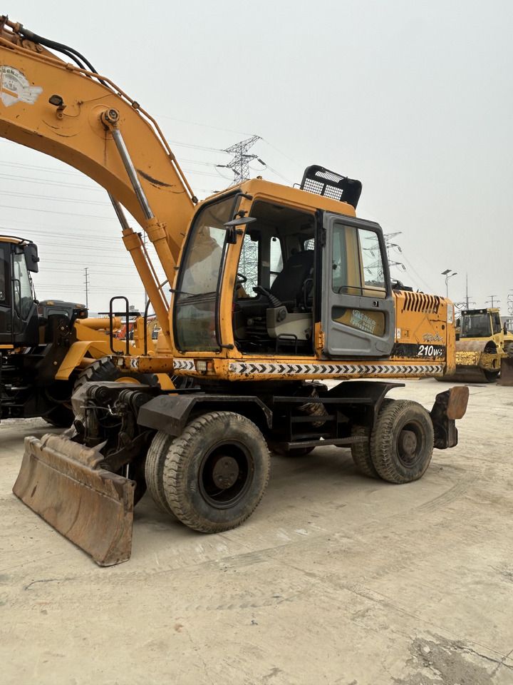 2021 Hyundai R210W-7 wheel excavator, side profile view