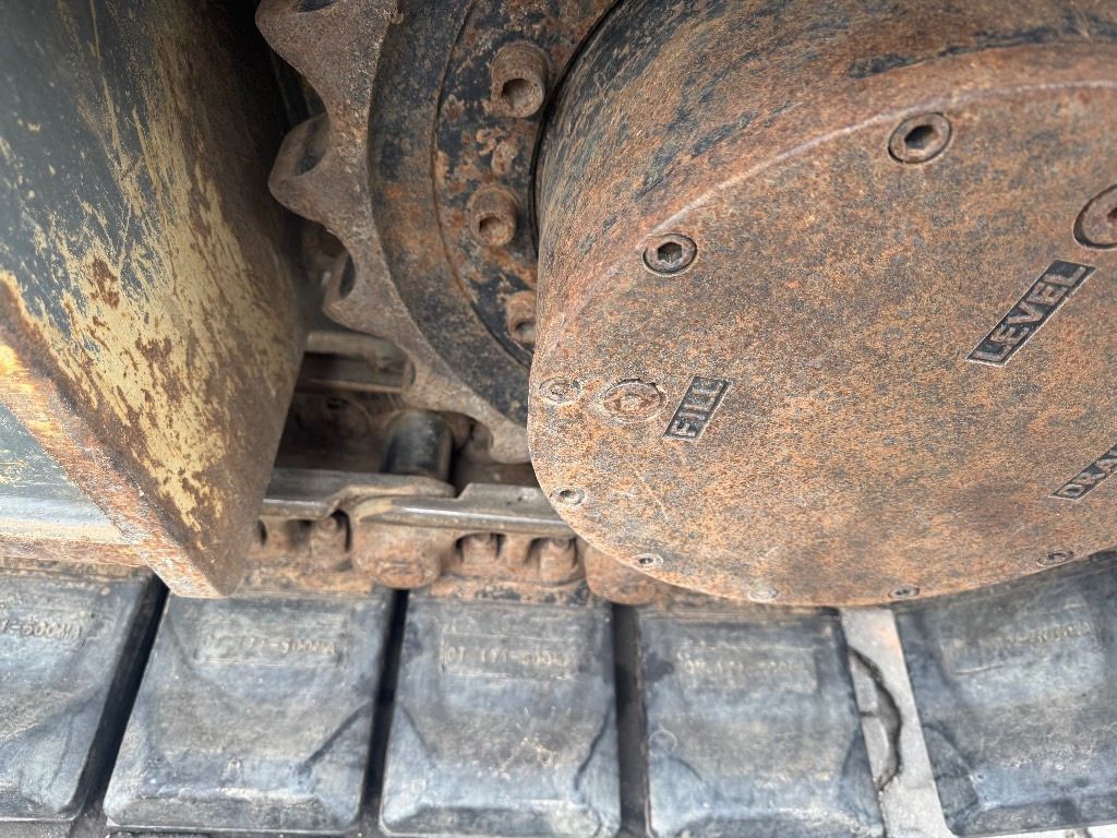2015 Wacker Neuson 14504 crawler excavator track drive detail 2015 Wacker Neuson 14504 crawler excavator track drive detail